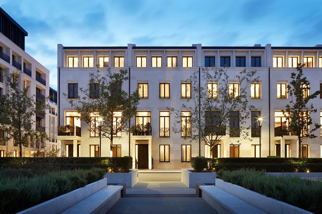 伦敦·切尔西将军官 Chelsea Barracks 外立面