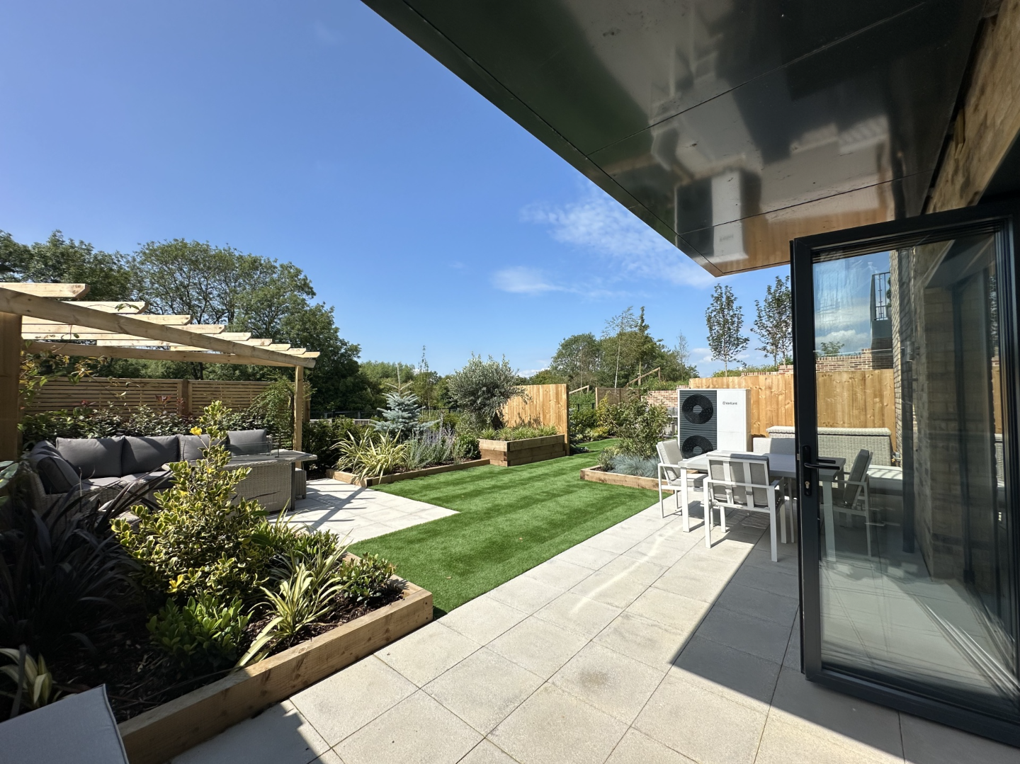 藍莎集團 - 英國樓盤、英國物業代理 | 英國買樓置業一站式服務