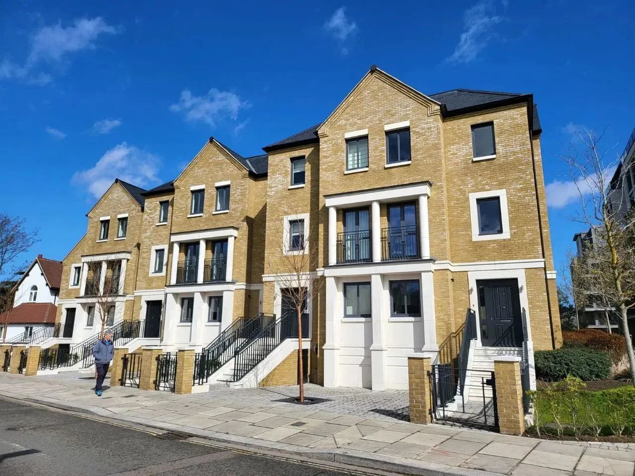 伦敦· 泰丁顿河畔 Teddington Riverside 外立面