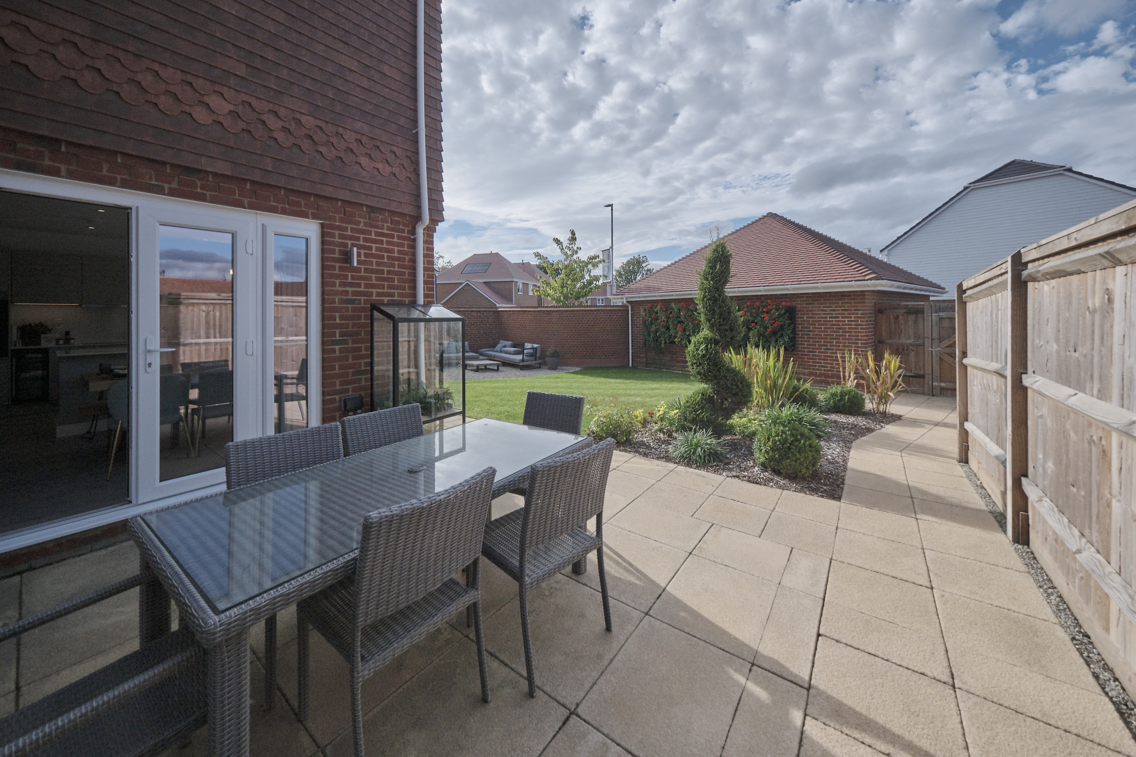 藍莎集團 - 英國樓盤、英國物業代理 | 英國買樓置業一站式服務