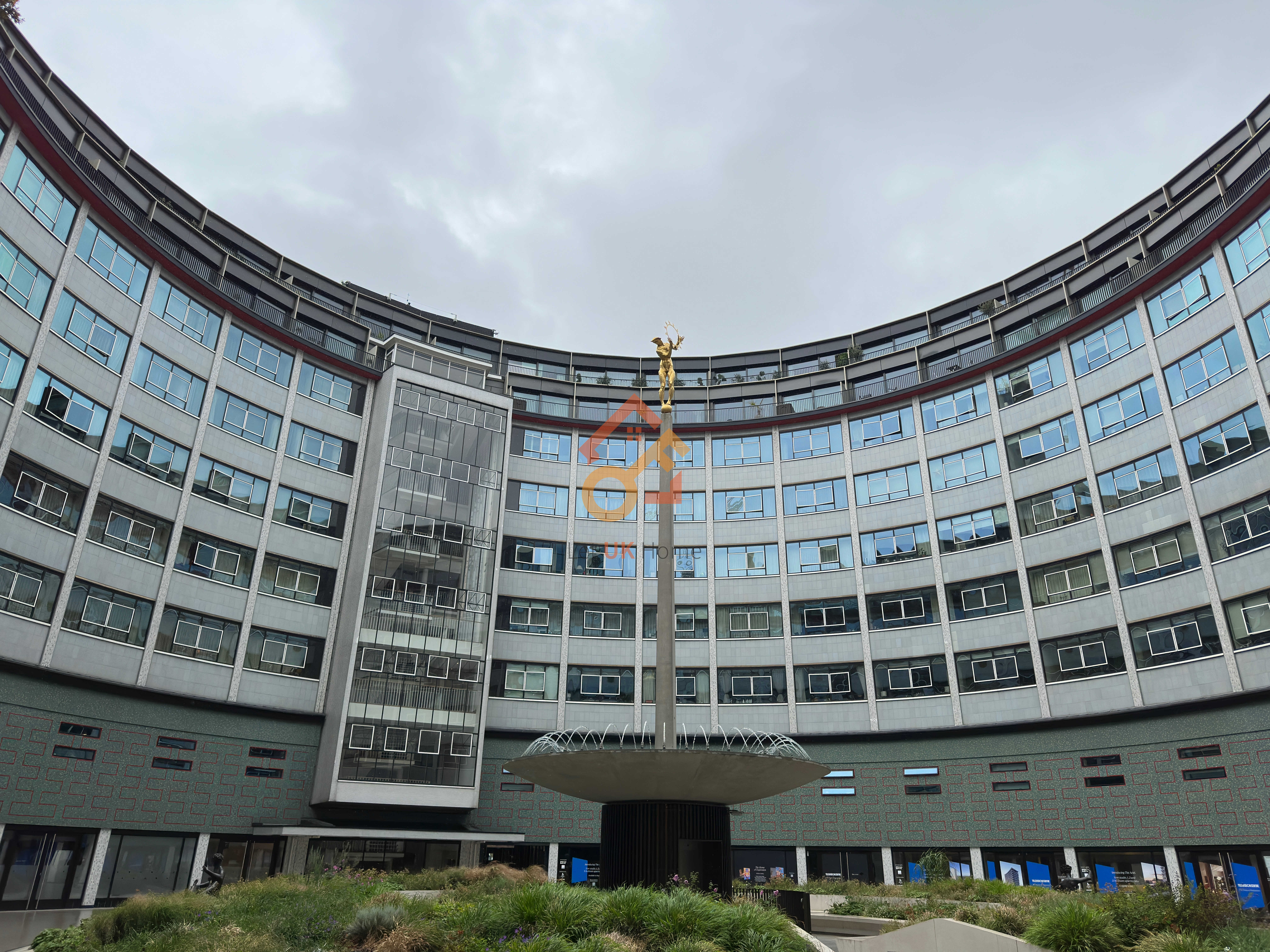 伦敦White City·2房·Wood Crescent 外立面