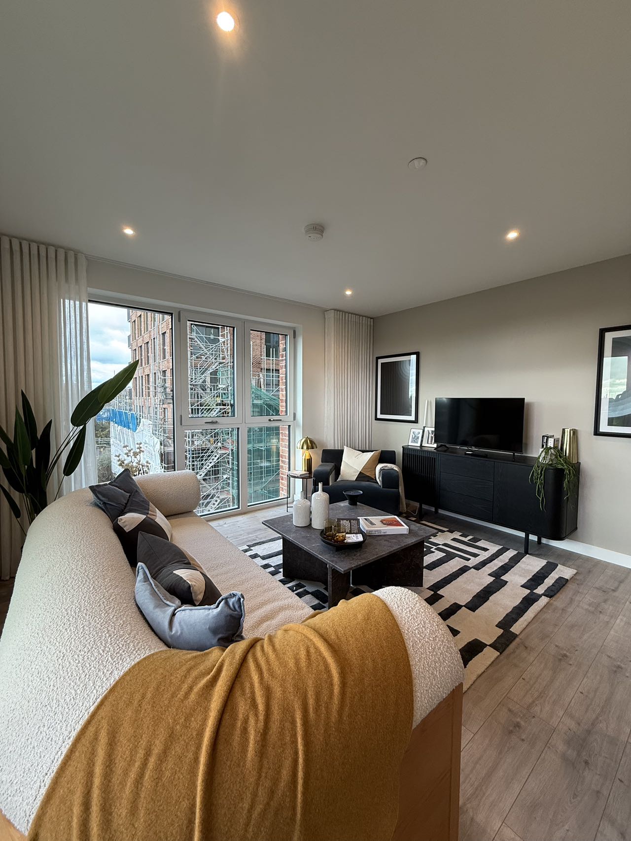 藍莎集團 - 英國樓盤、英國物業代理 | 英國買樓置業一站式服務