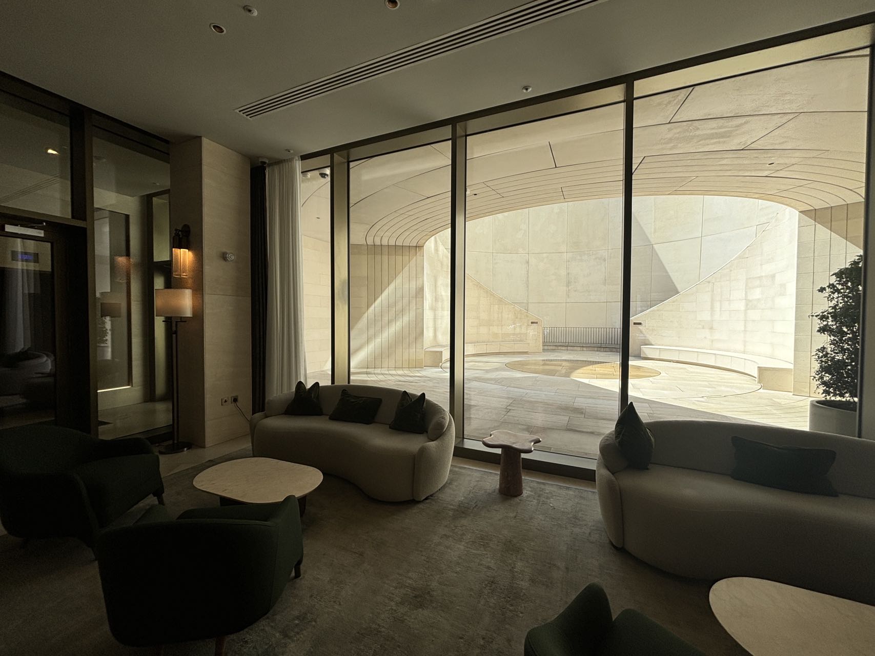 伦敦·泰晤士河一号 Thames City 项目配套实拍图