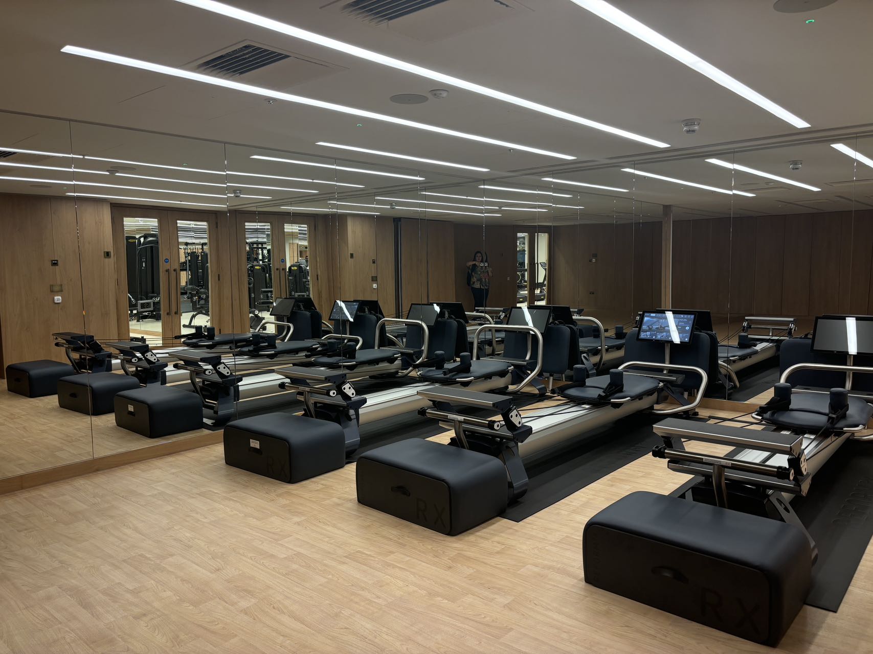 伦敦·泰晤士河一号 Thames City 项目配套实拍图