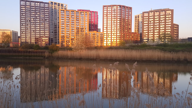 伦敦·欧茶茗苑 Orchard Wharf 外观