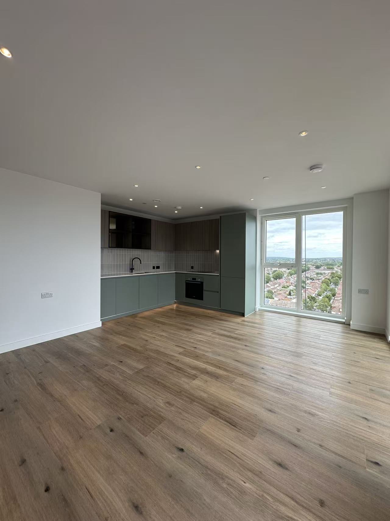 藍莎集團 - 英國樓盤、英國物業代理 | 英國買樓置業一站式服務