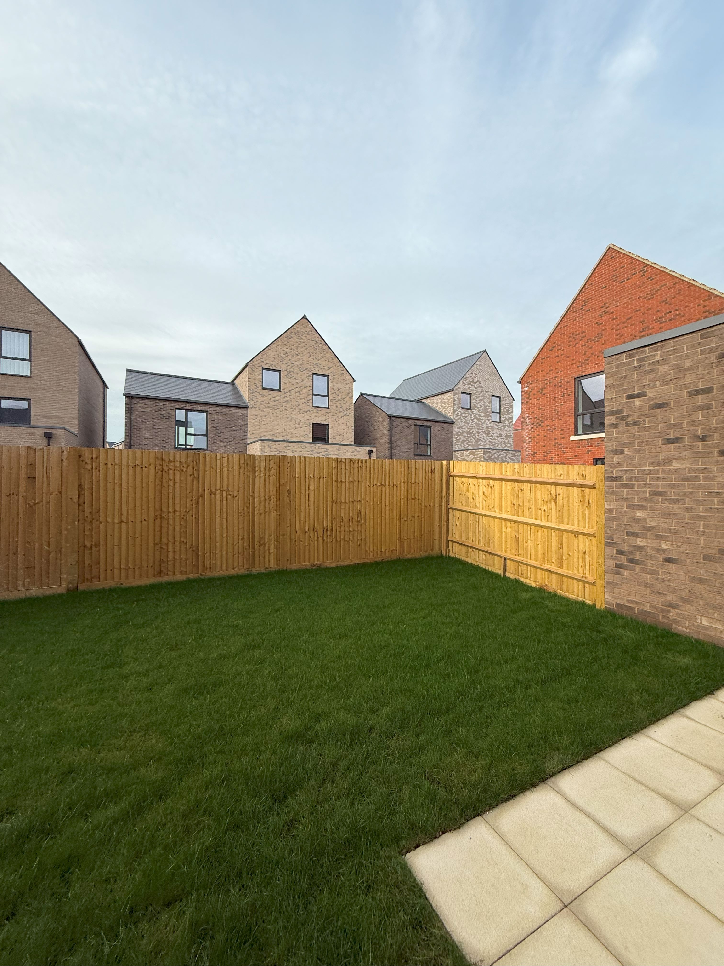 藍莎集團 - 英國樓盤、英國物業代理 | 英國買樓置業一站式服務