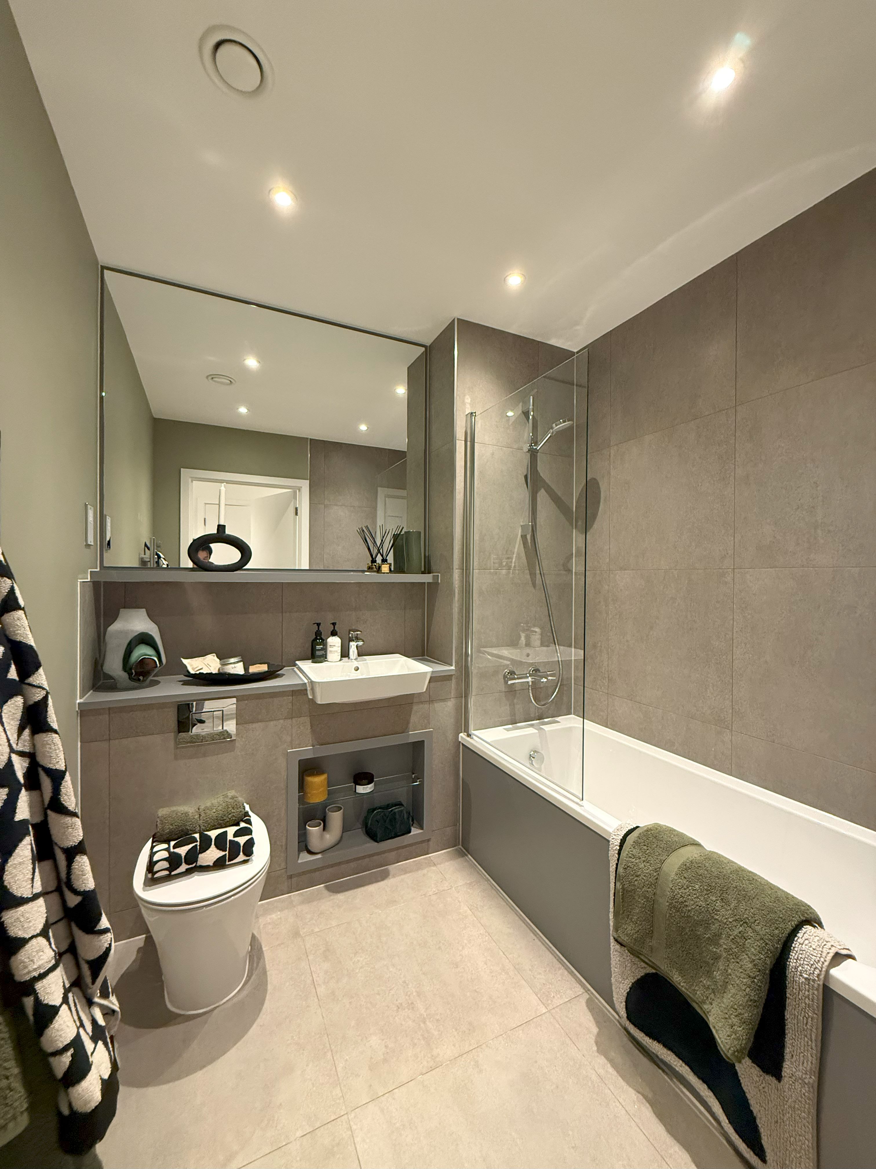 藍莎集團 - 英國樓盤、英國物業代理 | 英國買樓置業一站式服務